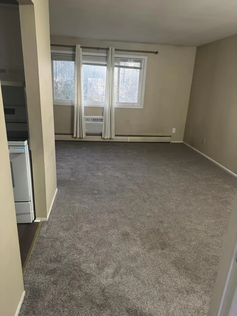 31831 Grand River Avenue Farmington City MI 48336