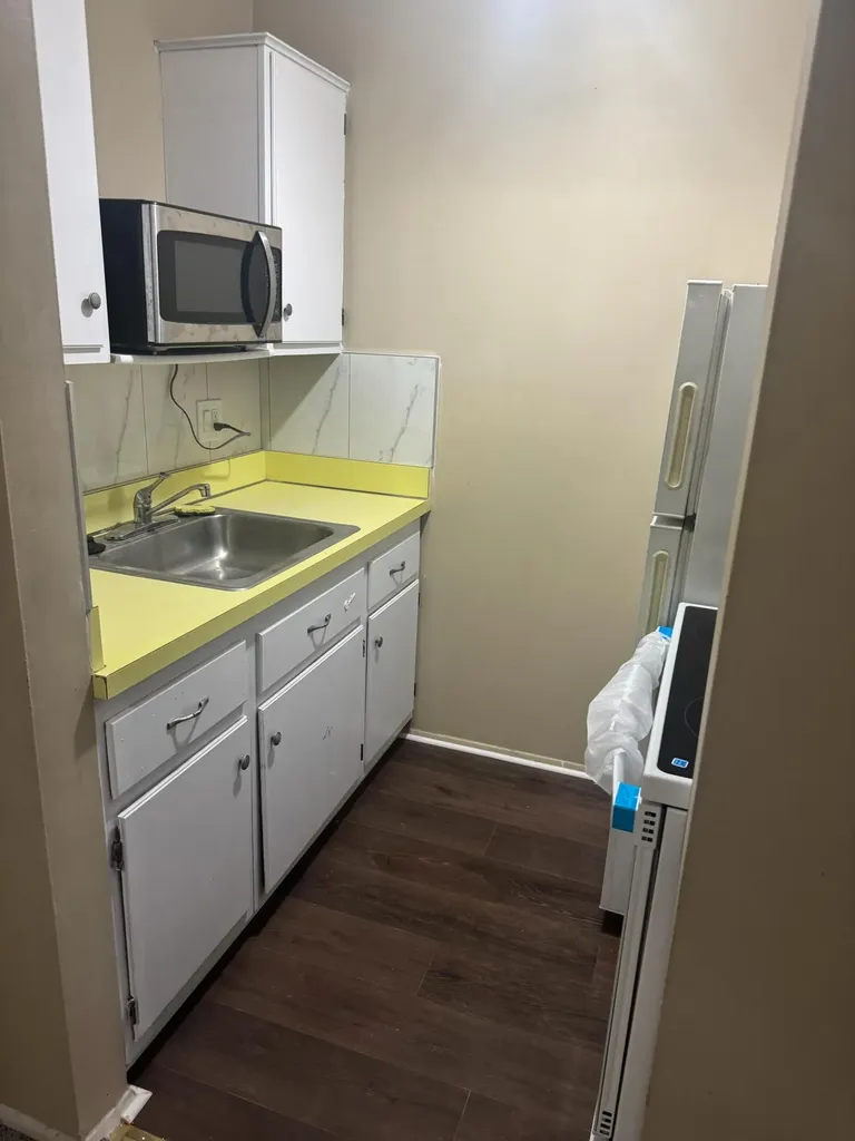 31831 Grand River Avenue Farmington City MI 48336