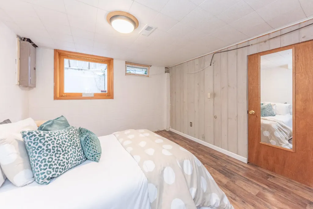 1408 E Park Place Ann Arbor City MI 48104