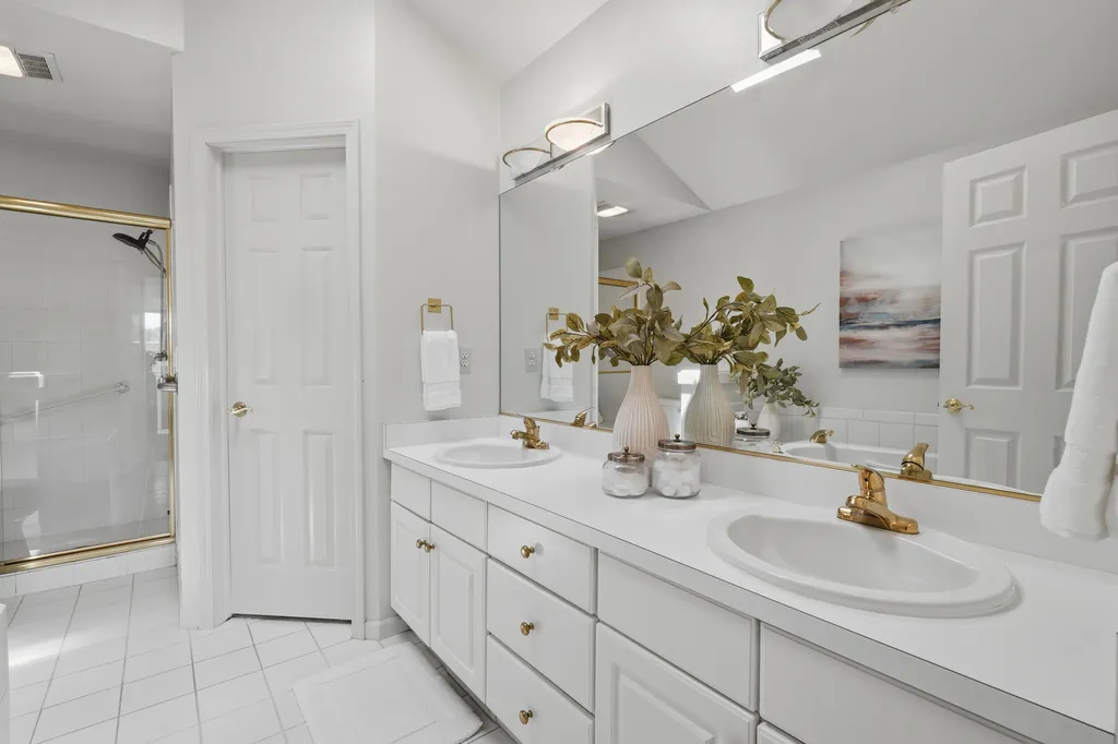 4197 Lake Forest Drive E Pittsfield Charter Township MI 48108