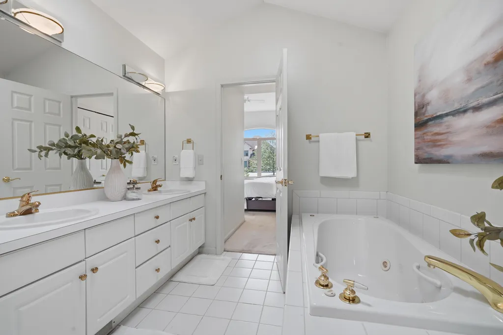 4197 Lake Forest Drive E Pittsfield Charter Township MI 48108