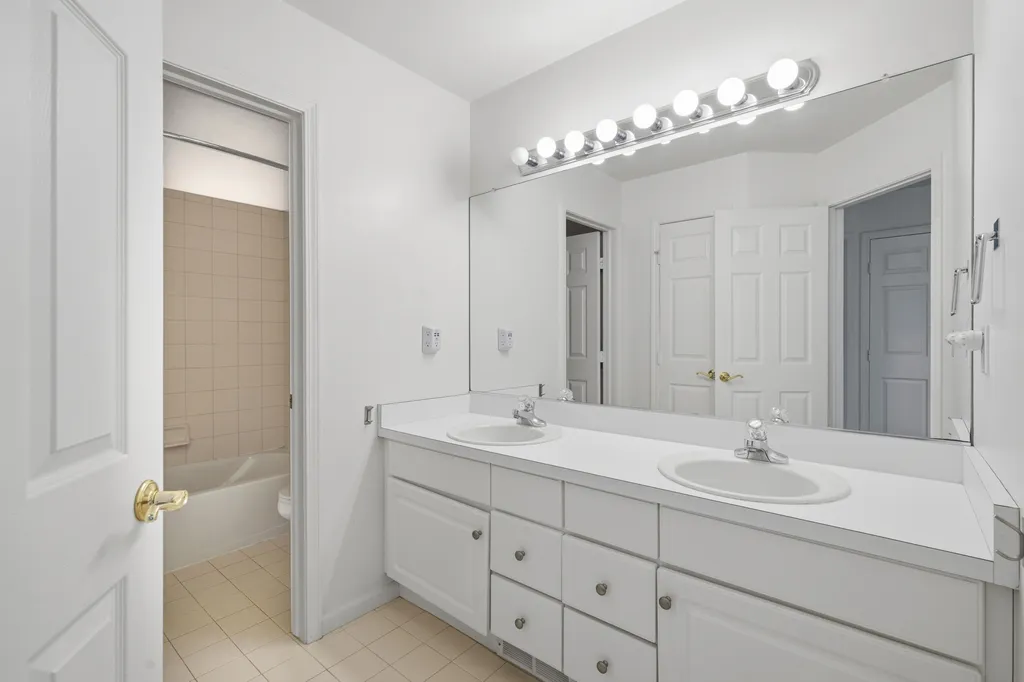 4197 Lake Forest Drive E Pittsfield Charter Township MI 48108
