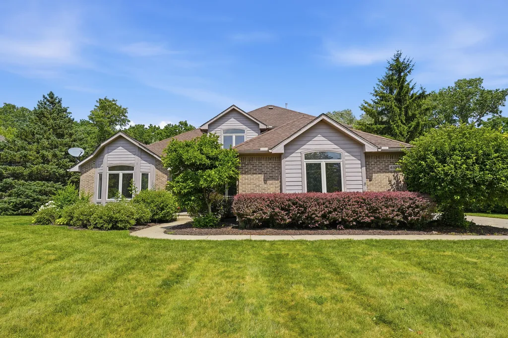4197 Lake Forest Drive E Pittsfield Charter Township MI 48108