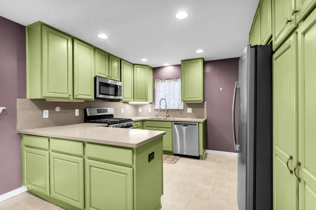 21009 Robinwood Street Farmington City MI 48336