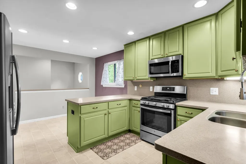 21009 Robinwood Street Farmington City MI 48336