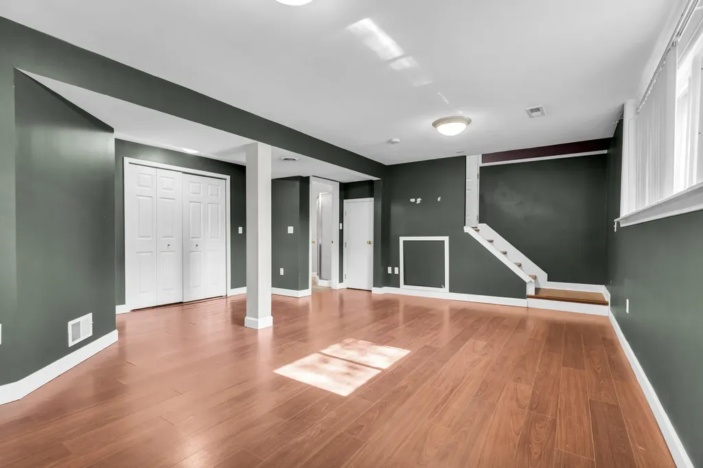 21009 Robinwood Street Farmington City MI 48336