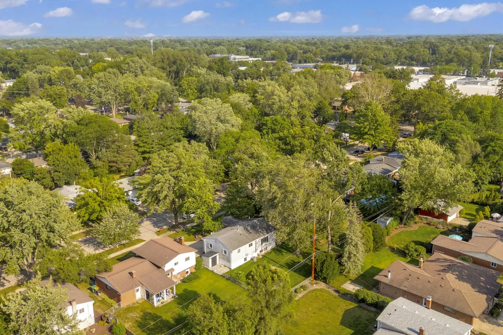 21009 Robinwood Street Farmington City MI 48336