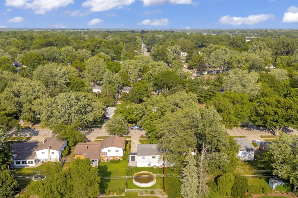 21009 Robinwood Street Farmington City MI 48336