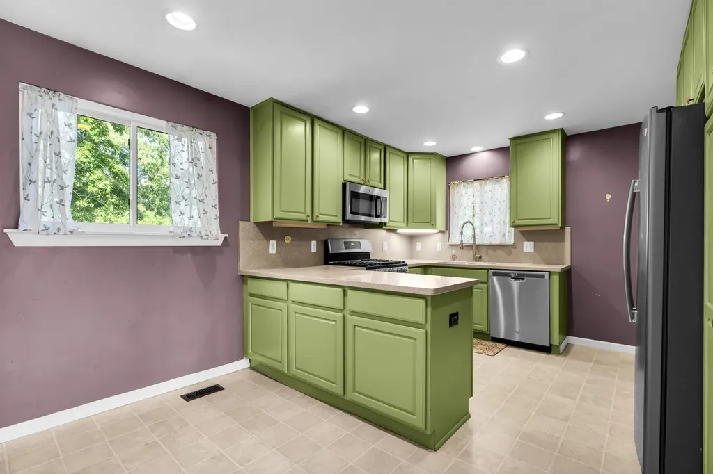 21009 Robinwood Street Farmington City MI 48336