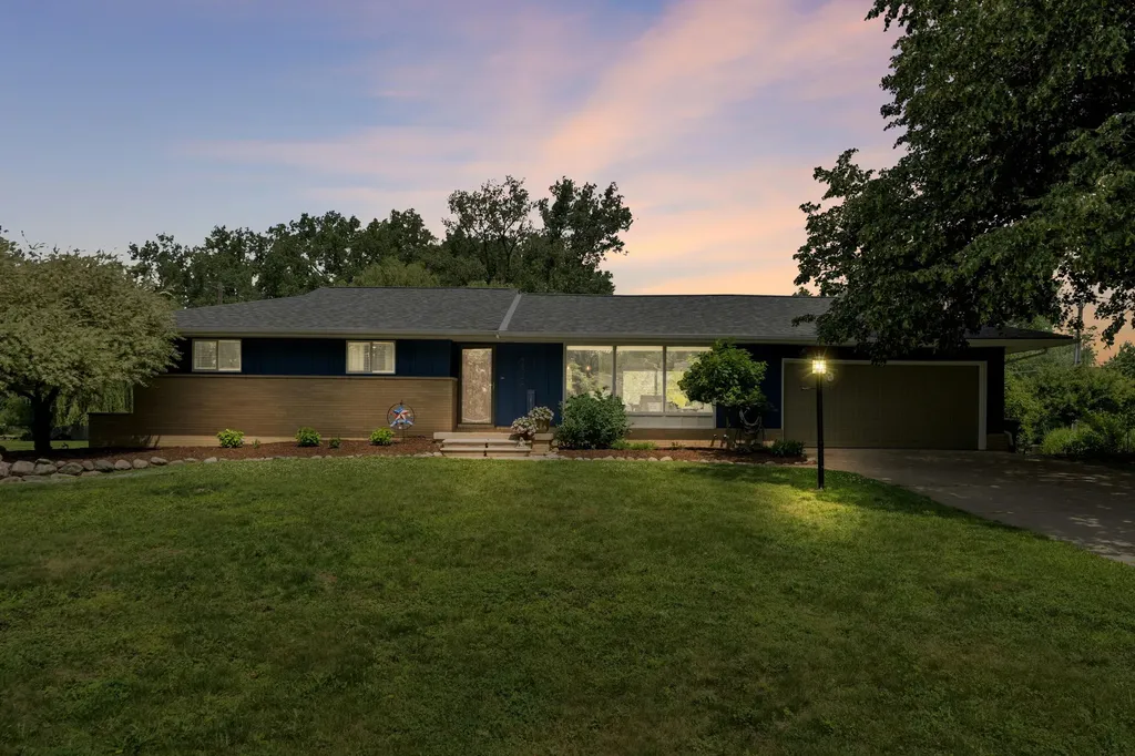 2348 Pine Lake Road West Bloomfield Charter Township MI 48324