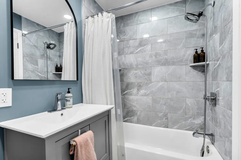 2348 Pine Lake Road West Bloomfield Charter Township MI 48324