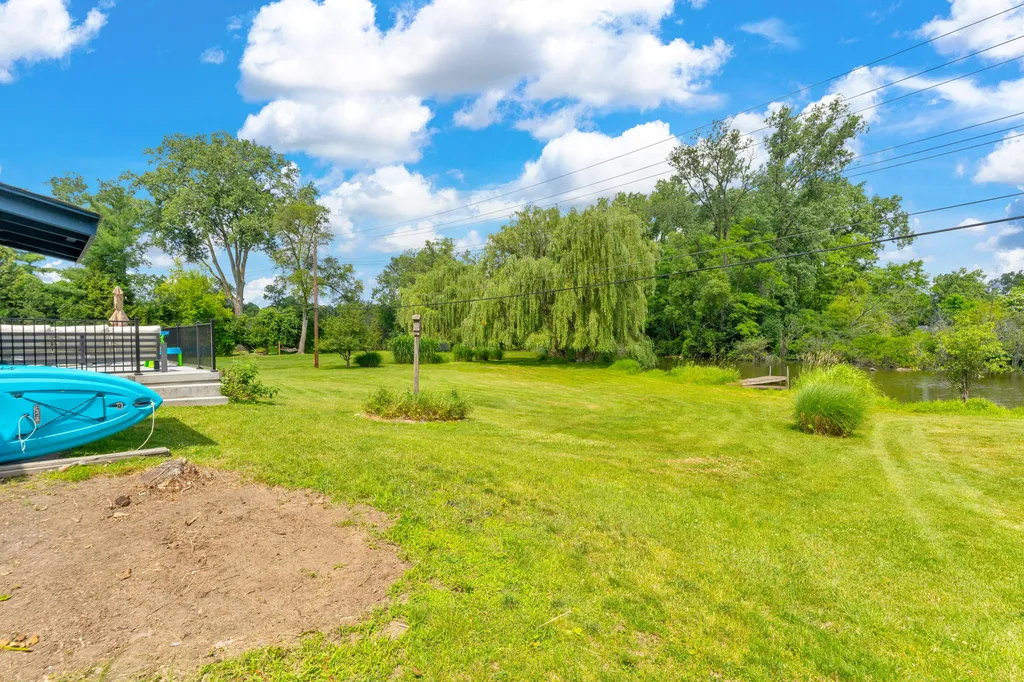 2348 Pine Lake Road West Bloomfield Charter Township MI 48324