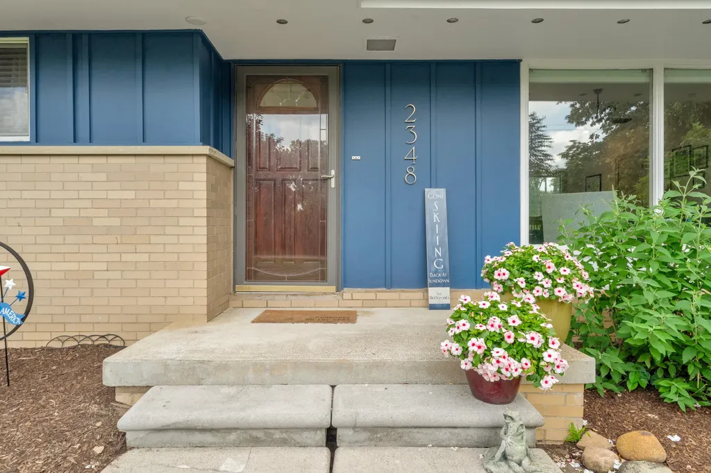 2348 Pine Lake Road West Bloomfield Charter Township MI 48324