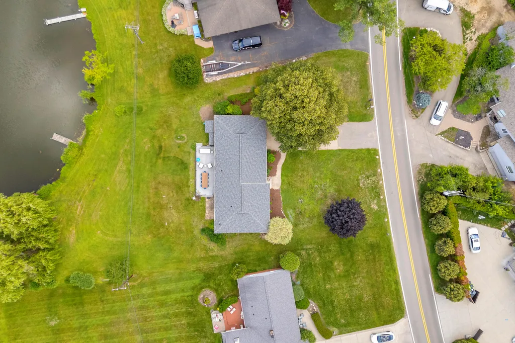 2348 Pine Lake Road West Bloomfield Charter Township MI 48324