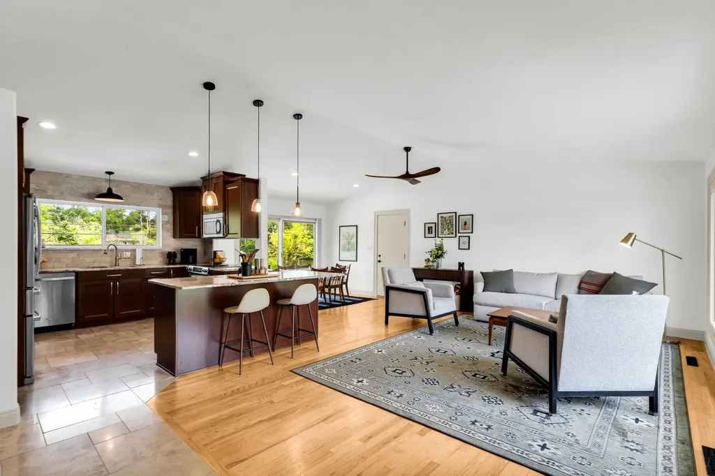 2348 Pine Lake Road West Bloomfield Charter Township MI 48324
