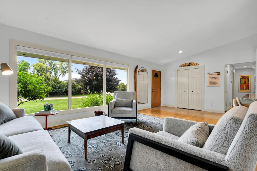 2348 Pine Lake Road West Bloomfield Charter Township MI 48324