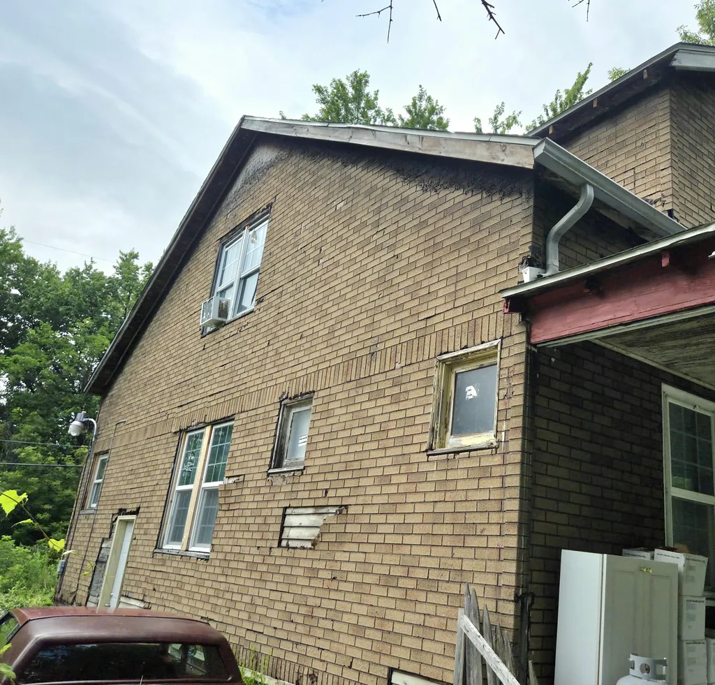 20001 Yacama Road Detroit City MI 48203