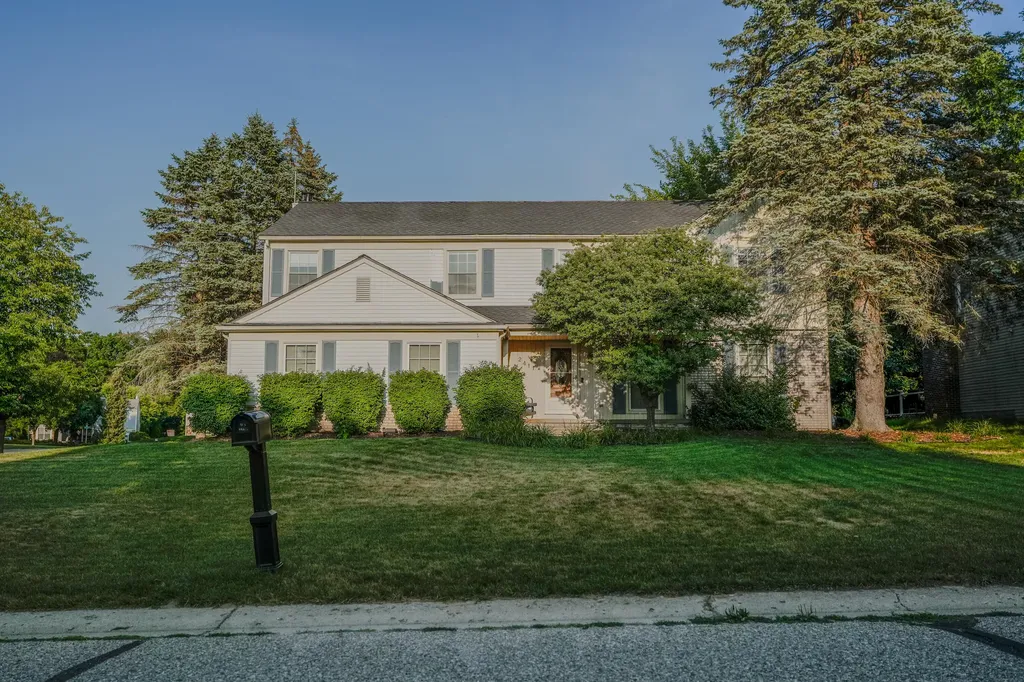 2411 Weathervane Road West Bloomfield Charter Township MI 48324