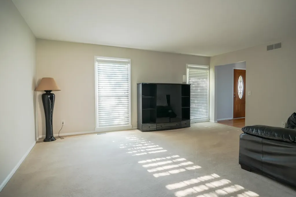 2411 Weathervane Road West Bloomfield Charter Township MI 48324