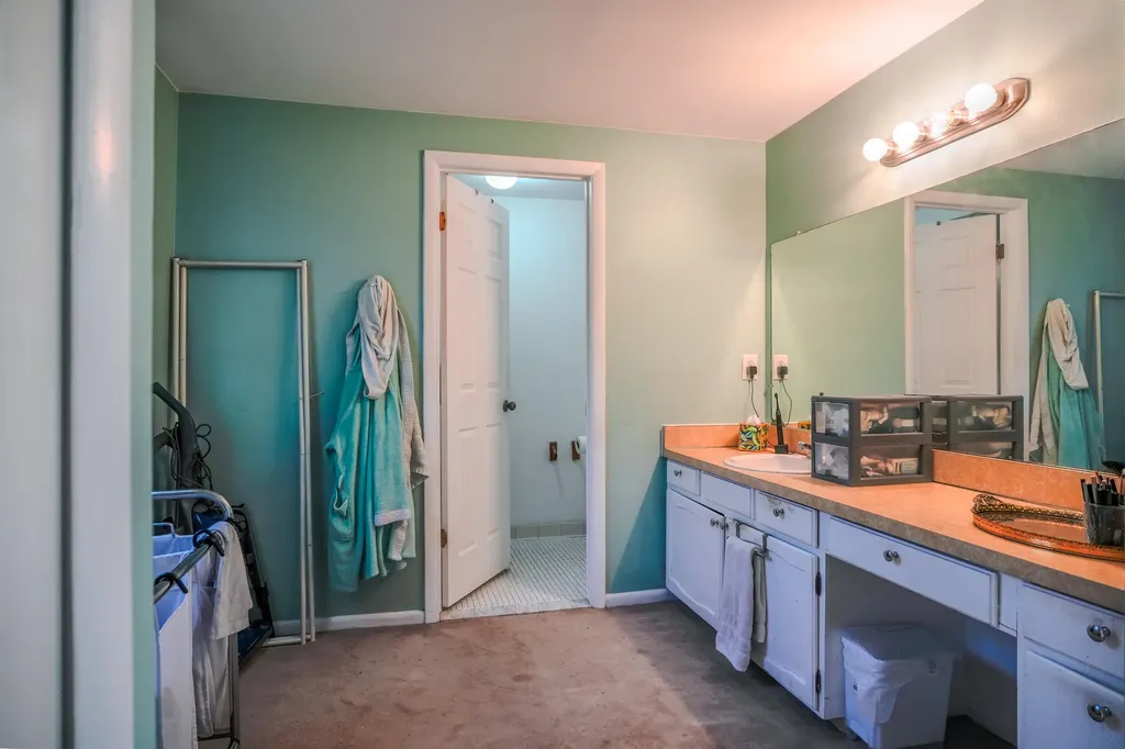 2411 Weathervane Road West Bloomfield Charter Township MI 48324