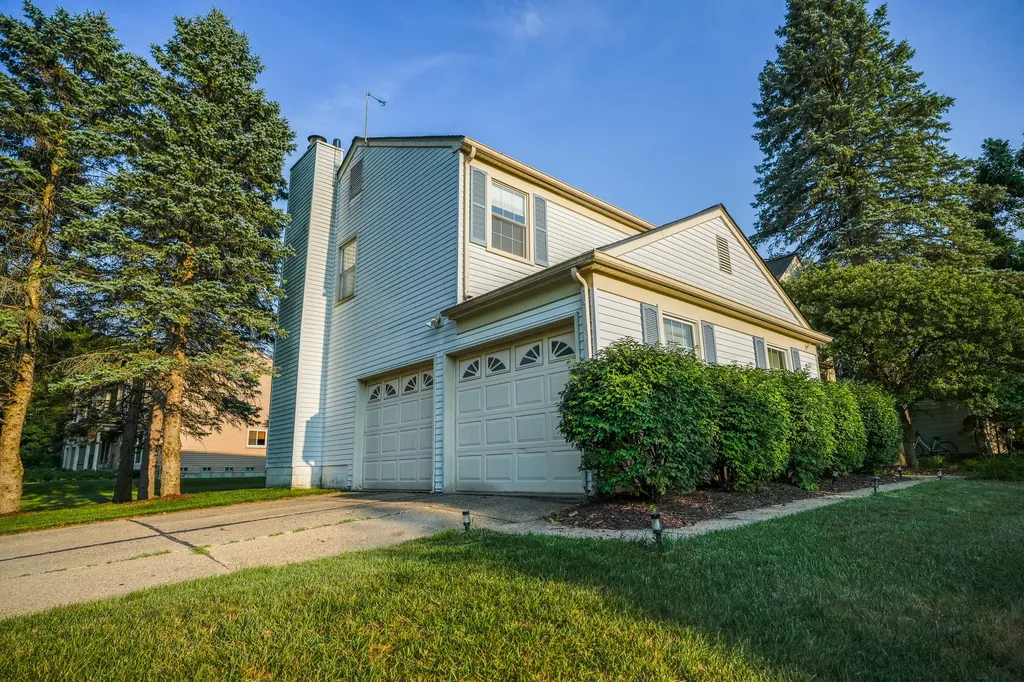 2411 Weathervane Road West Bloomfield Charter Township MI 48324
