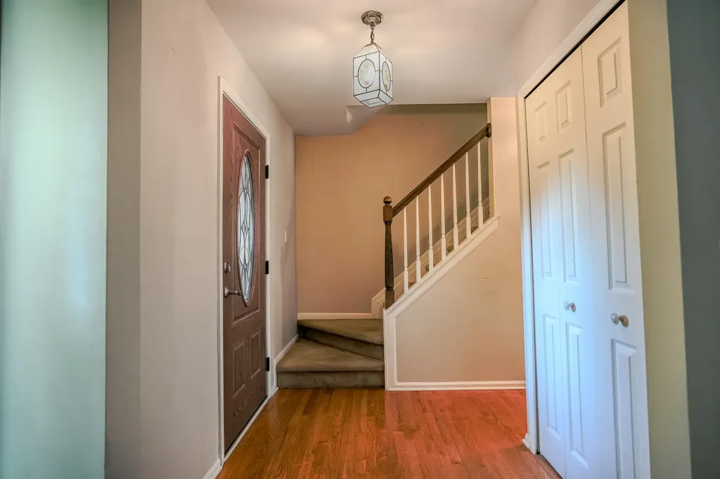 2411 Weathervane Road West Bloomfield Charter Township MI 48324