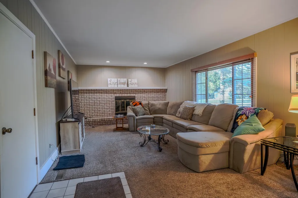 2411 Weathervane Road West Bloomfield Charter Township MI 48324