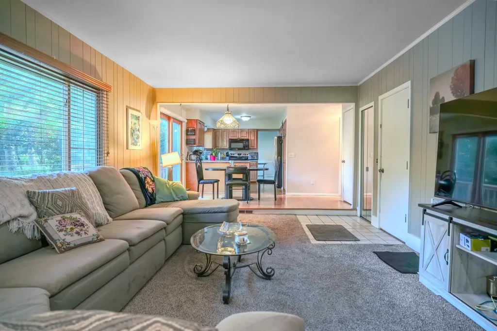 2411 Weathervane Road West Bloomfield Charter Township MI 48324
