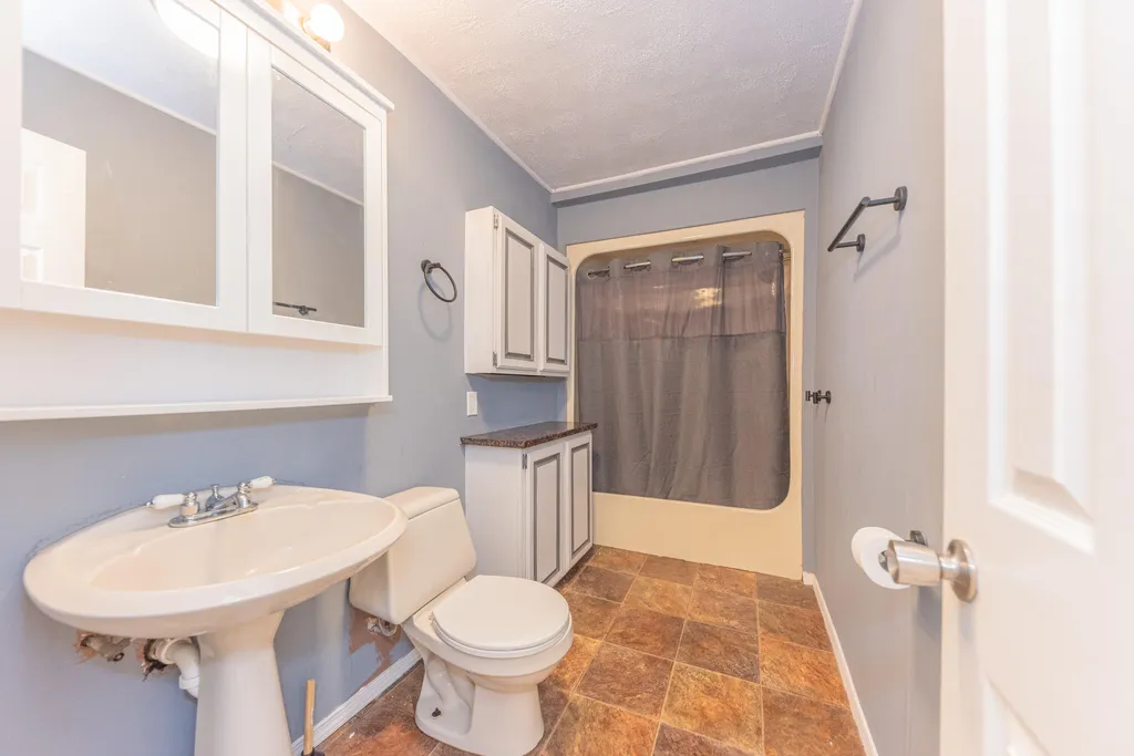 6637 Hitchingham Road Ypsilanti Charter Township MI 48197