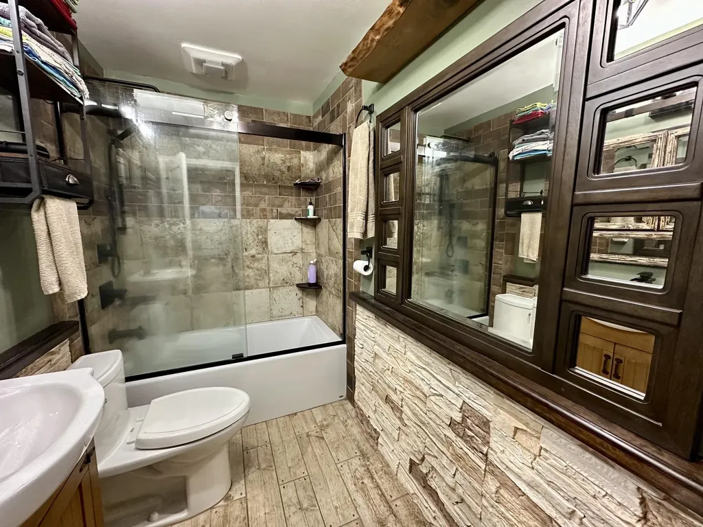 2243 Hartford Street Waterford Charter Township MI 48327