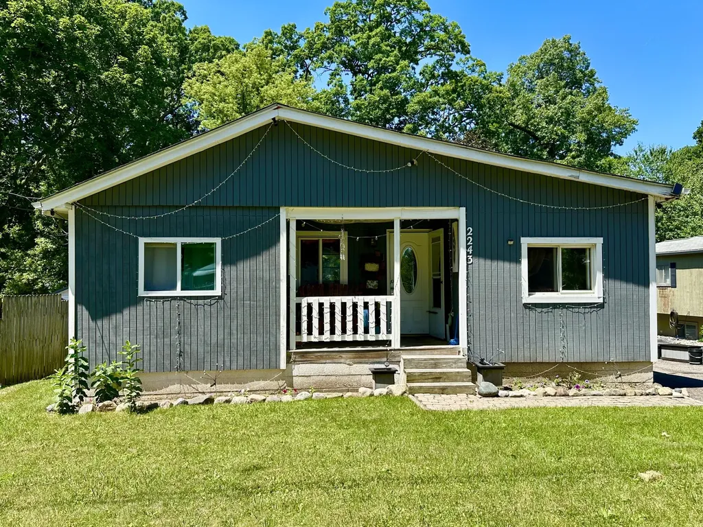2243 Hartford Street Waterford Charter Township MI 48327