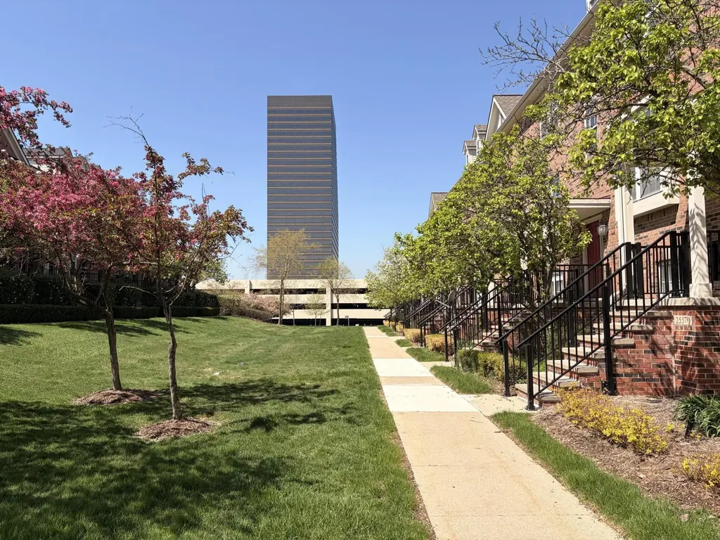 25582 Saint James Southfield City MI 48075