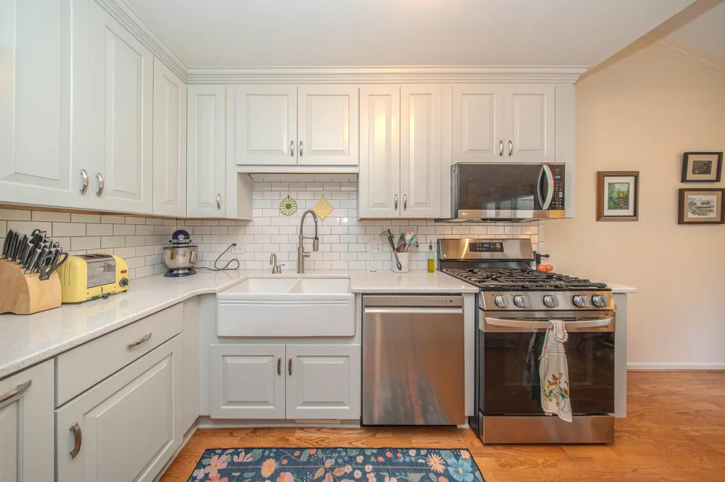 587 Park Place Saline City MI 48176
