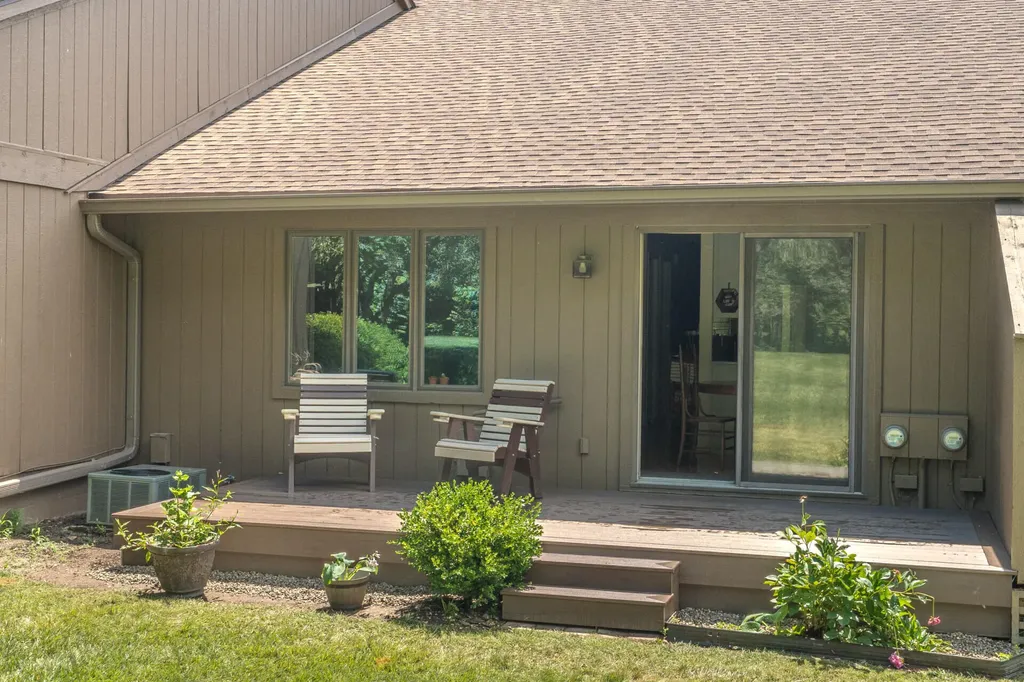 587 Park Place Saline City MI 48176