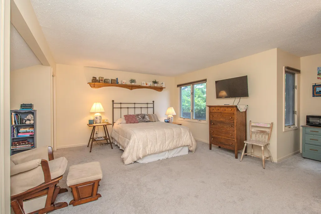 587 Park Place Saline City MI 48176