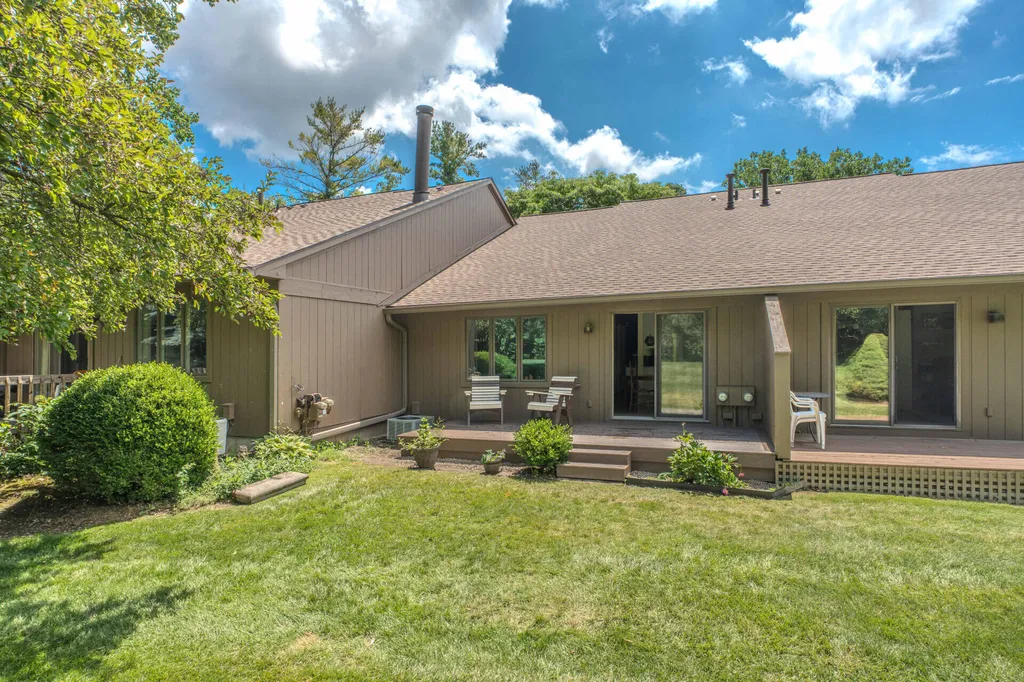 587 Park Place Saline City MI 48176