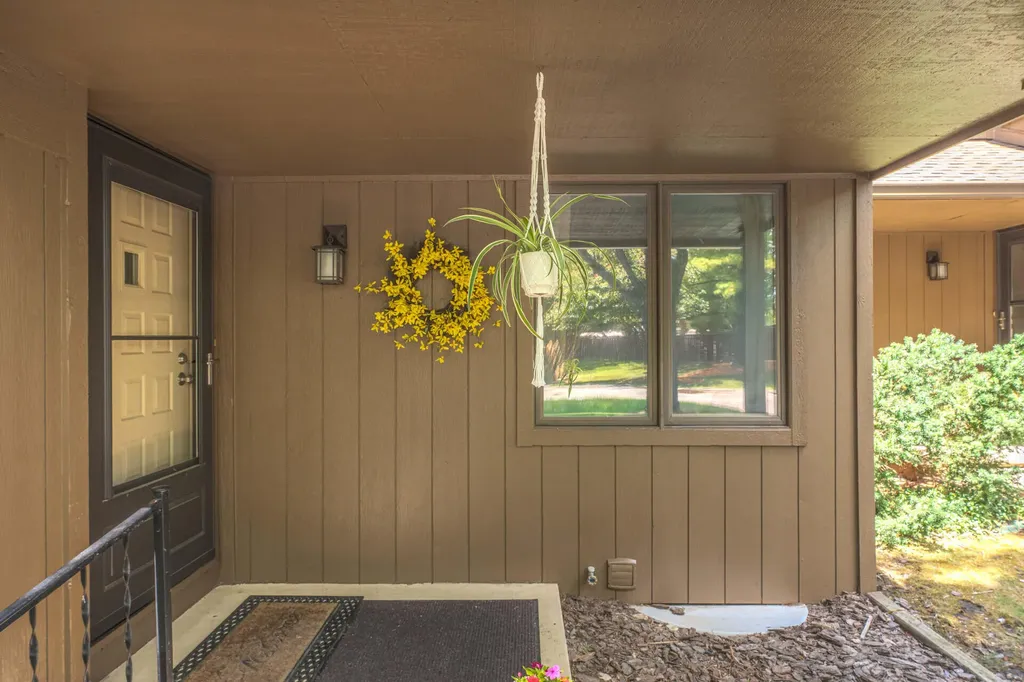 587 Park Place Saline City MI 48176