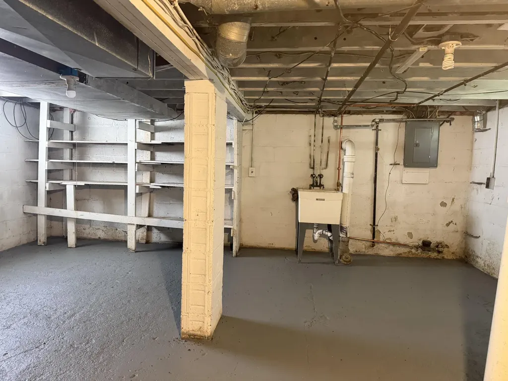 385 Central Avenue Pontiac City MI 48341