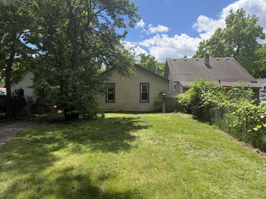 385 Central Avenue Pontiac City MI 48341