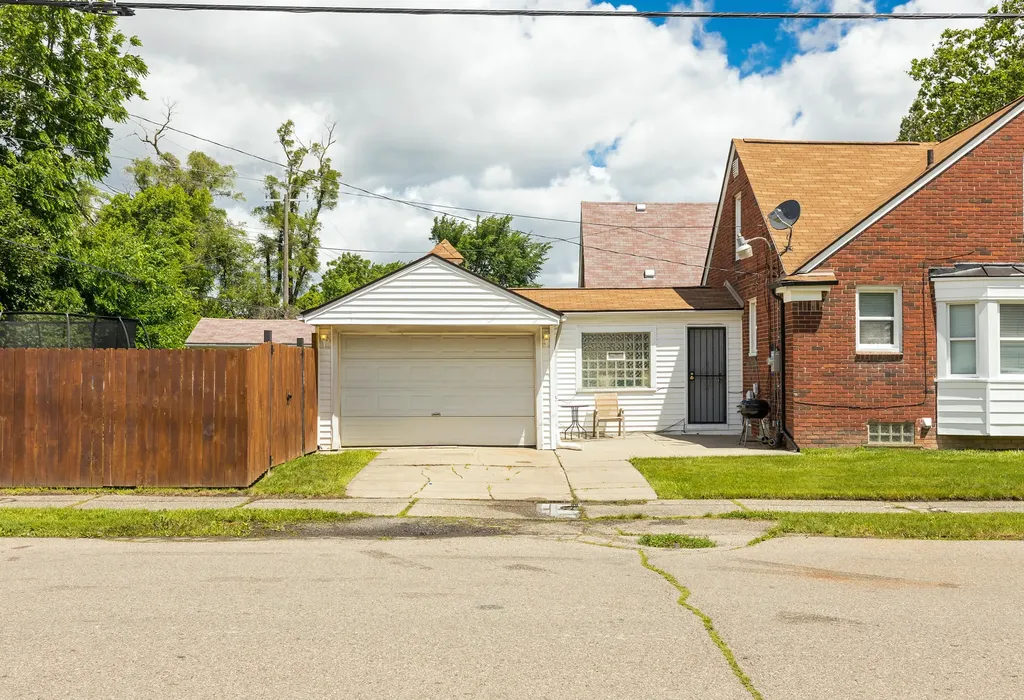 18903 Strathmoor Street Detroit City MI 48235