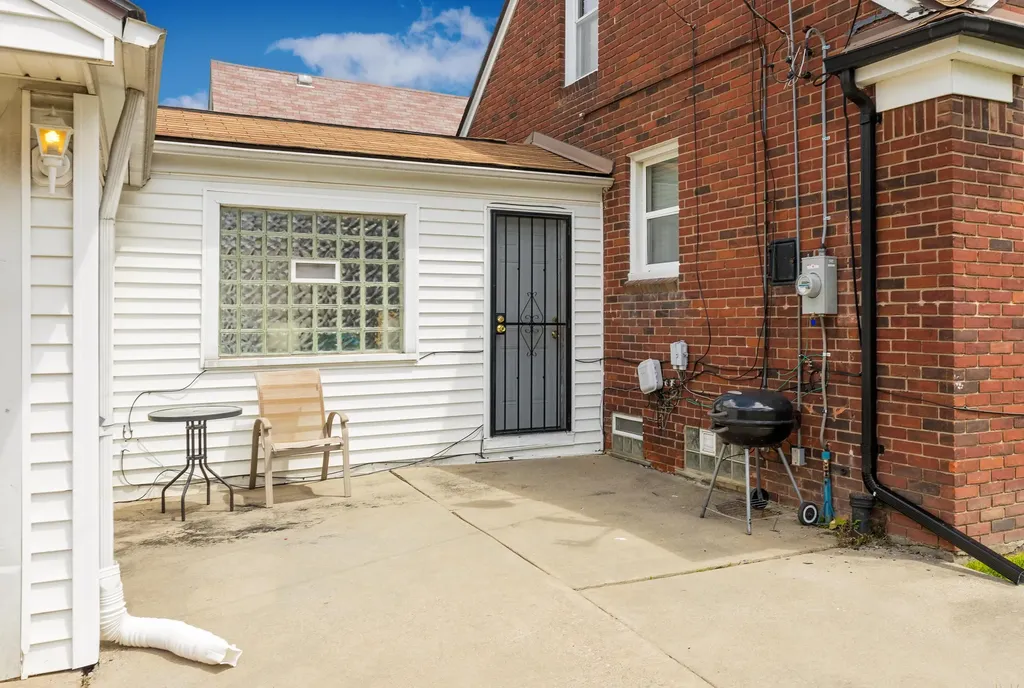 18903 Strathmoor Street Detroit City MI 48235