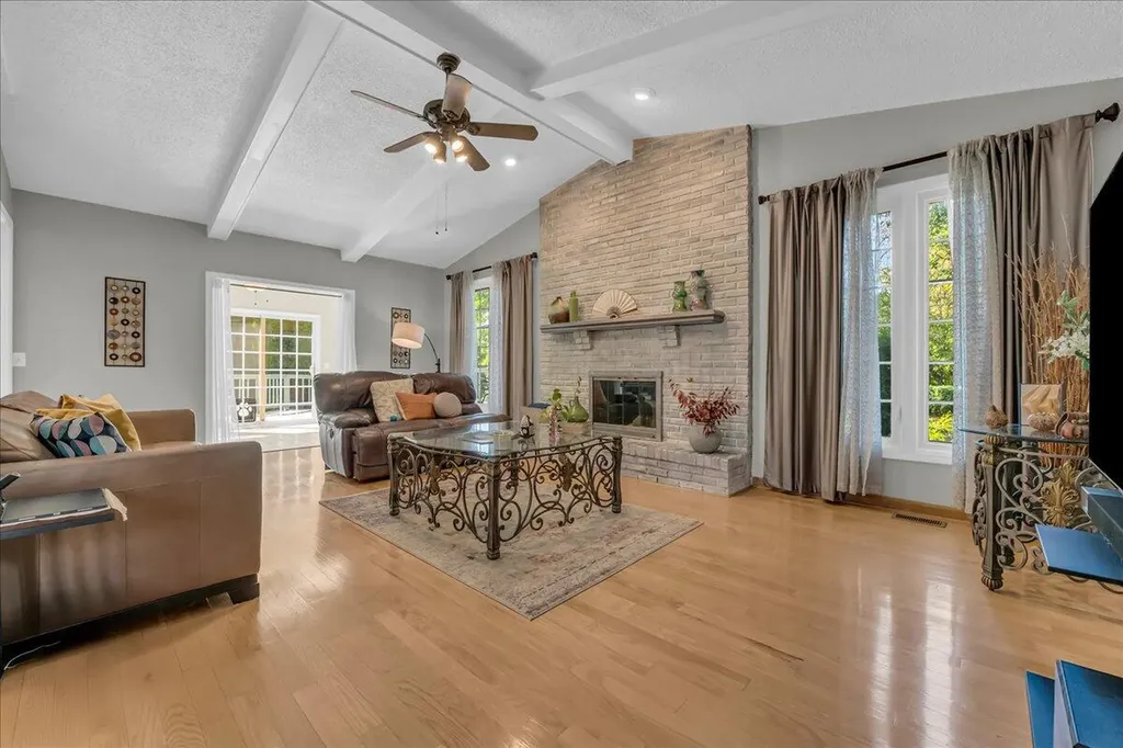 22253 Sheffield Court Farmington Hills City MI 48335