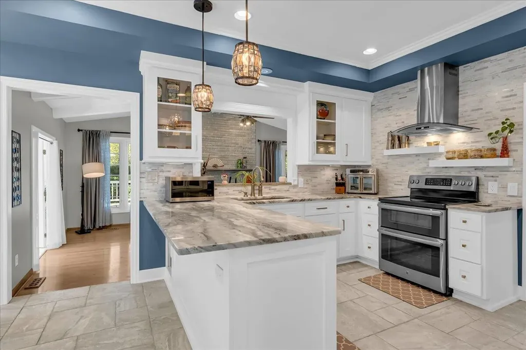 22253 Sheffield Court Farmington Hills City MI 48335