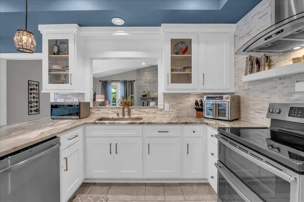 22253 Sheffield Court Farmington Hills City MI 48335