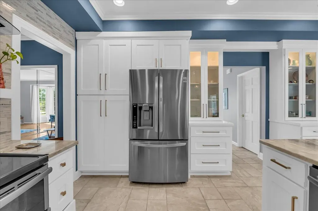 22253 Sheffield Court Farmington Hills City MI 48335