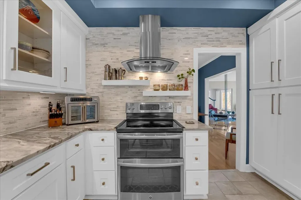 22253 Sheffield Court Farmington Hills City MI 48335