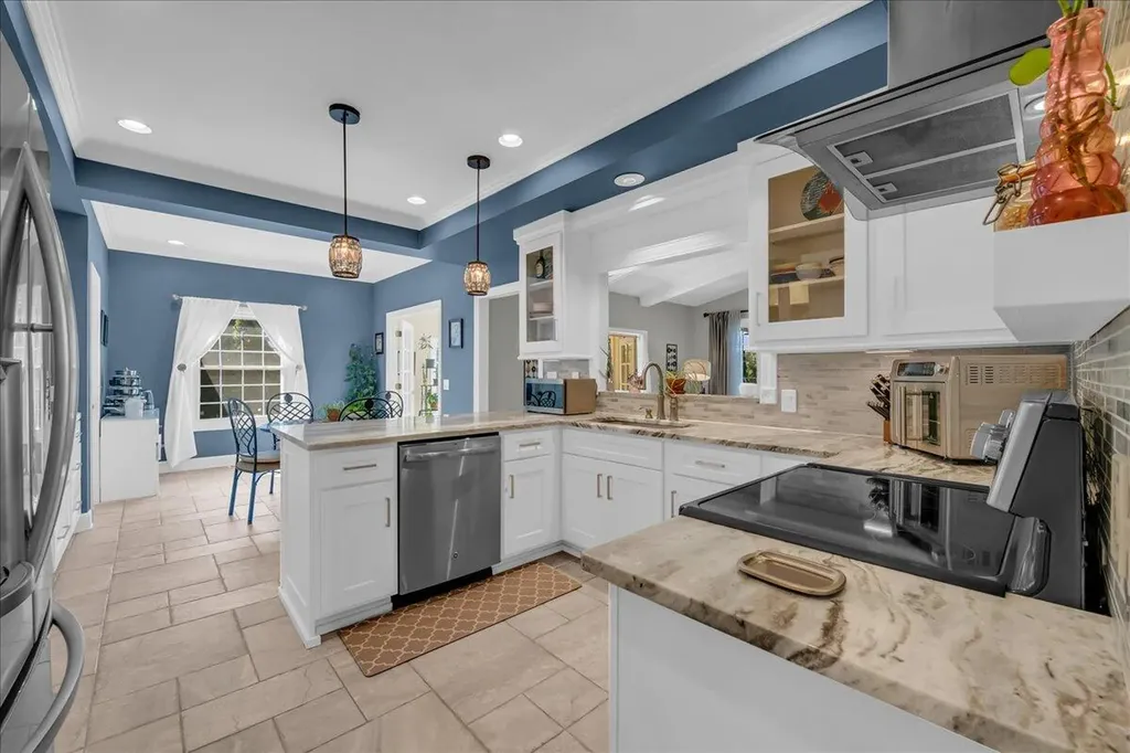 22253 Sheffield Court Farmington Hills City MI 48335