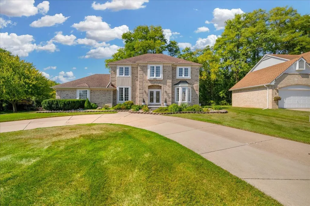 22253 Sheffield Court Farmington Hills City MI 48335