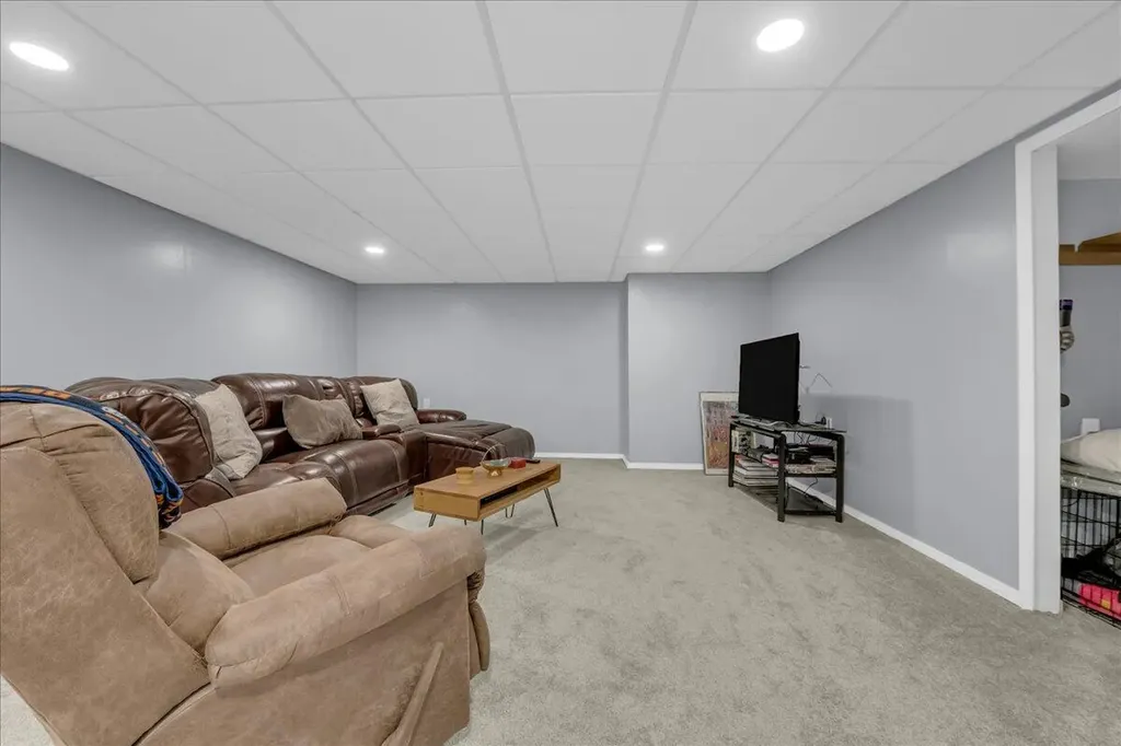 22253 Sheffield Court Farmington Hills City MI 48335