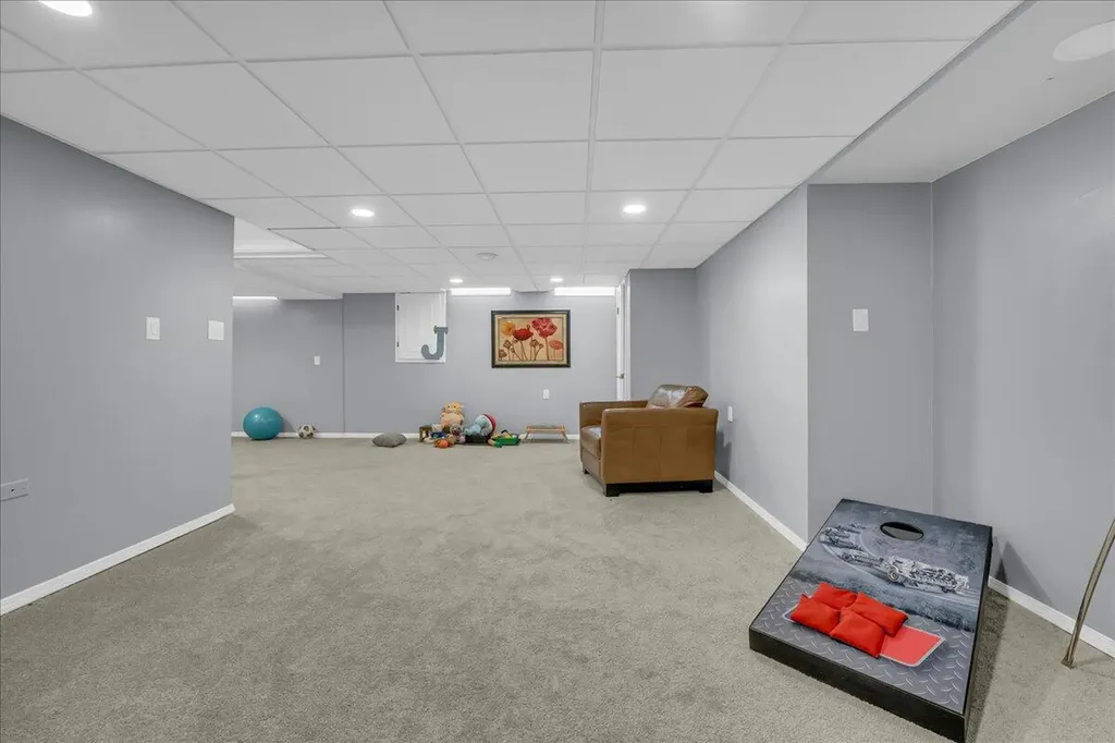 22253 Sheffield Court Farmington Hills City MI 48335